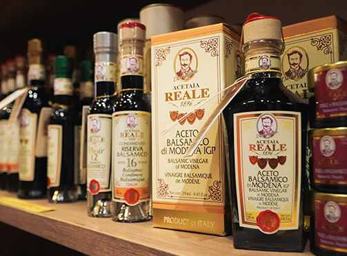bologna dispensa scaffale aceto balsamico bottega botlé